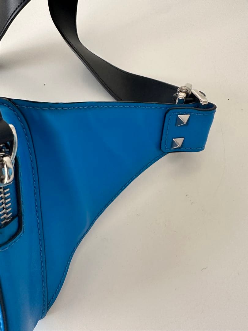 VLTN 青 ショルダーバッグ　ヴァレンティノ　ボディバッグ