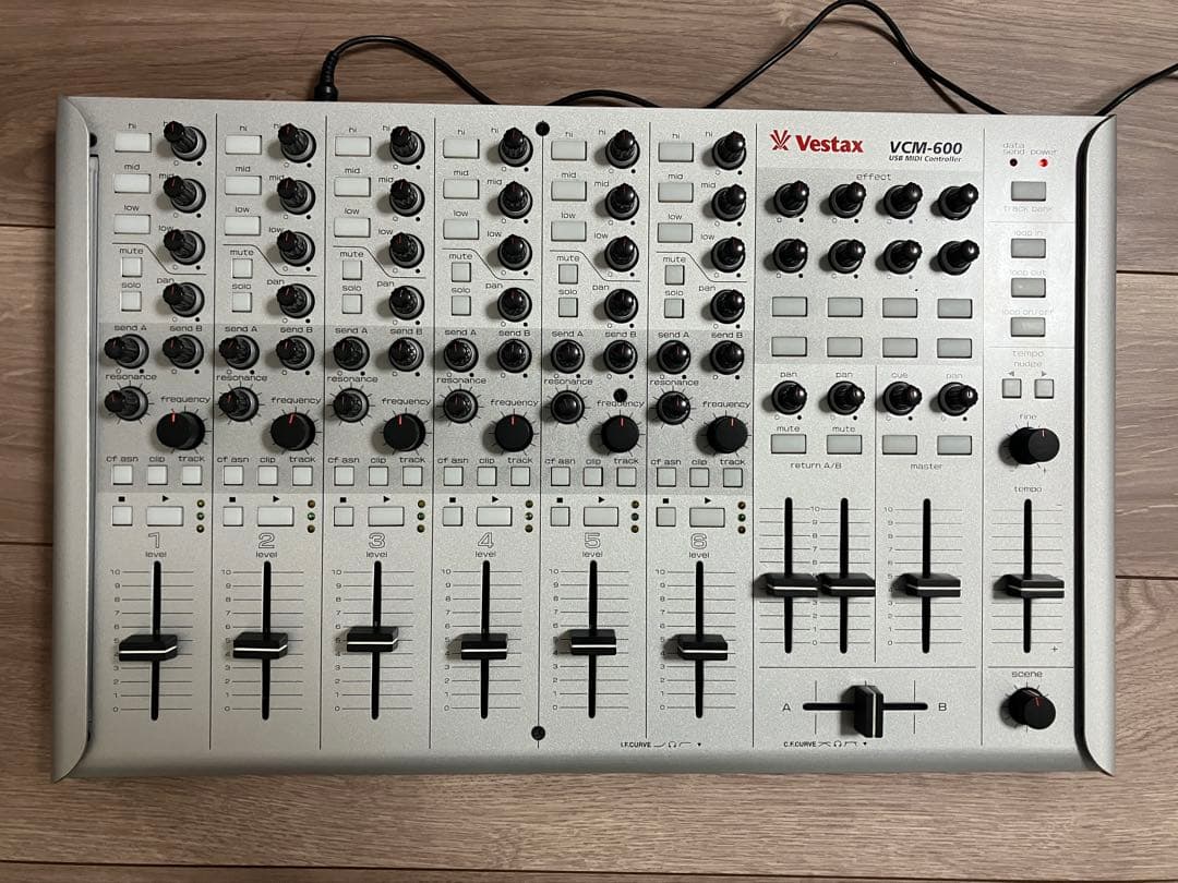 Vestax MIDIコントローラー VCM-600