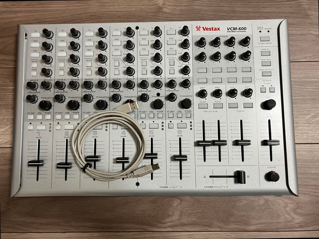 Vestax MIDIコントローラー VCM-600