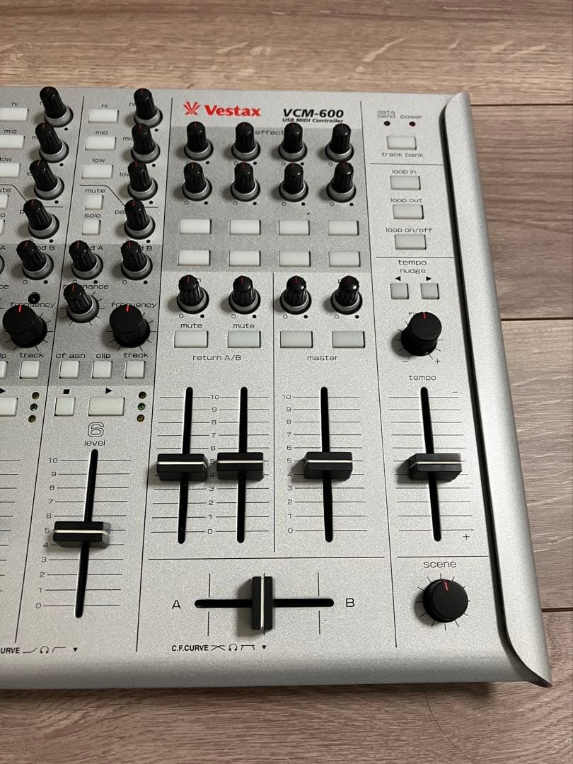 Vestax MIDIコントローラー VCM-600