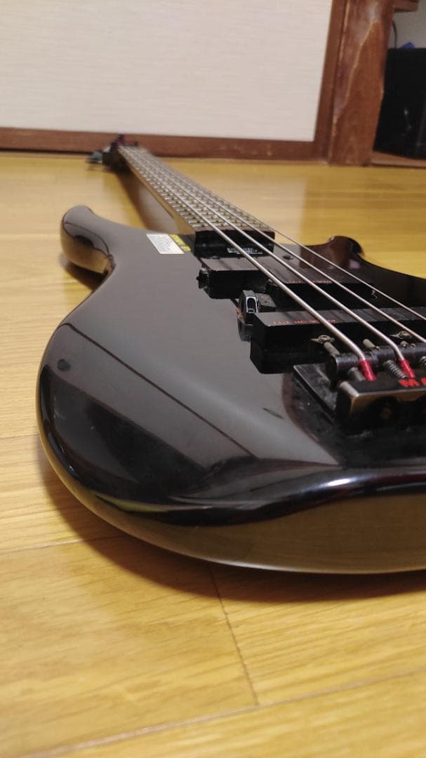 ベース Fernandes Bass