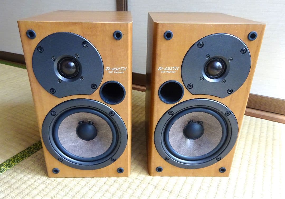 ONKYO スピーカー２台（D-052TX）