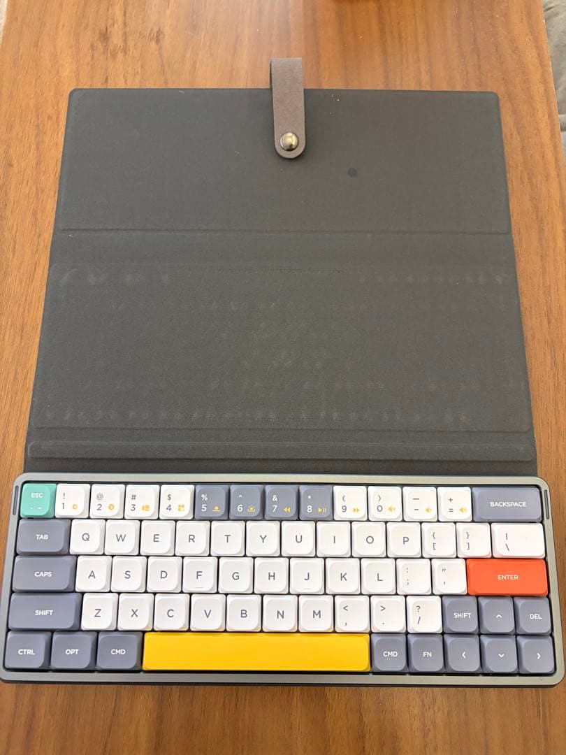 NuPhy AIR60キーボード 本体 とケース