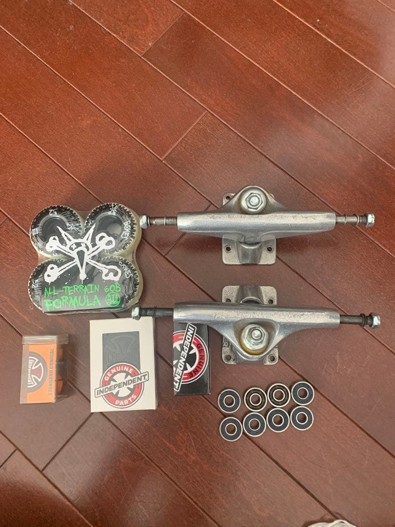 TRACKER DART トラック　BONES ウィール　ベアリング　スケボー