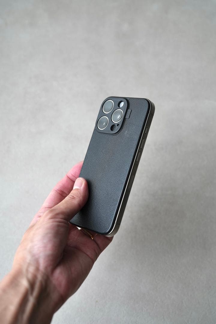 suti iphone16pro 背面カバー