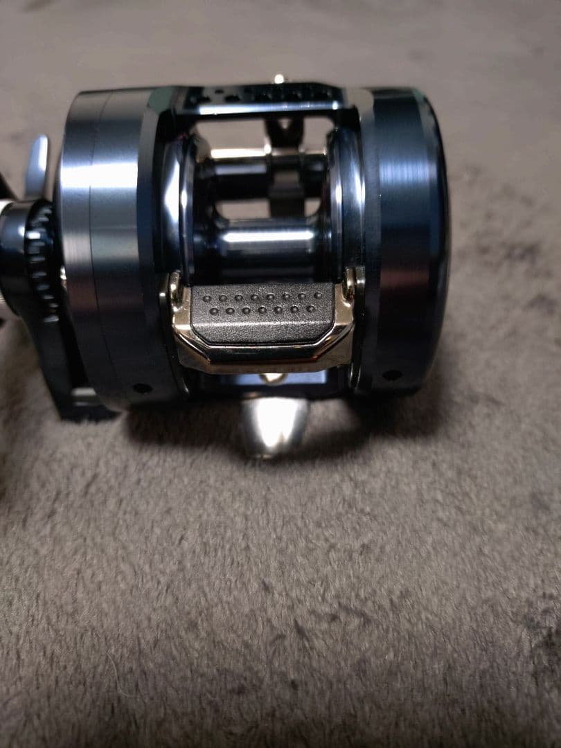 【極美品・完備品】シマノ オシアコンクエスト リミテッド 301HG（左）