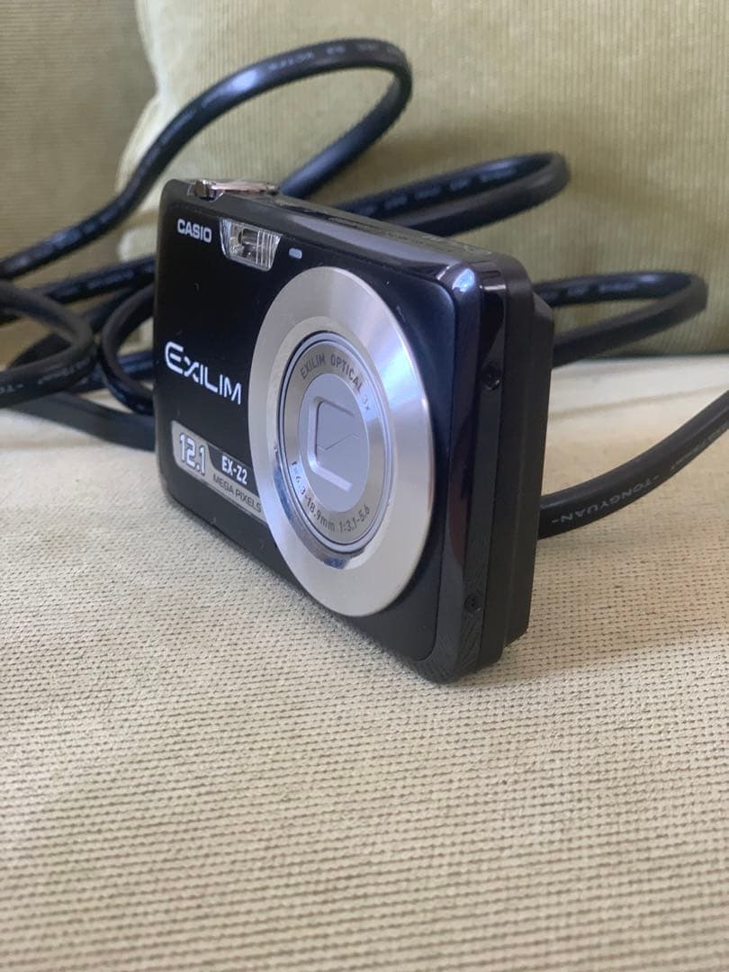 CASIO EXILIM EX-Z2（バッテリーと充電器付き）状態良好