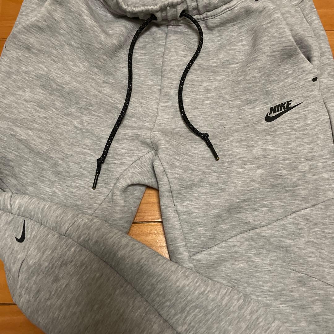 もけけのママNike テックフリースグレー　Sサイズ