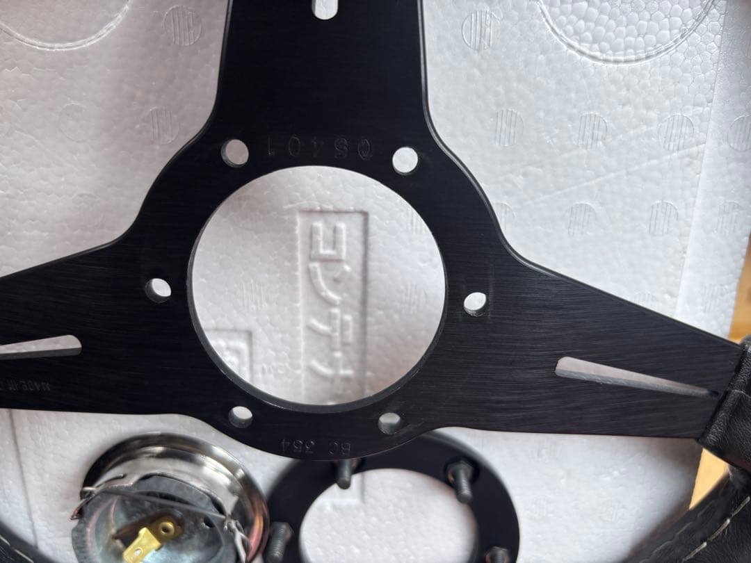 正規品　NARDI〔ナルディ〕クラッシック　340Φ レザー