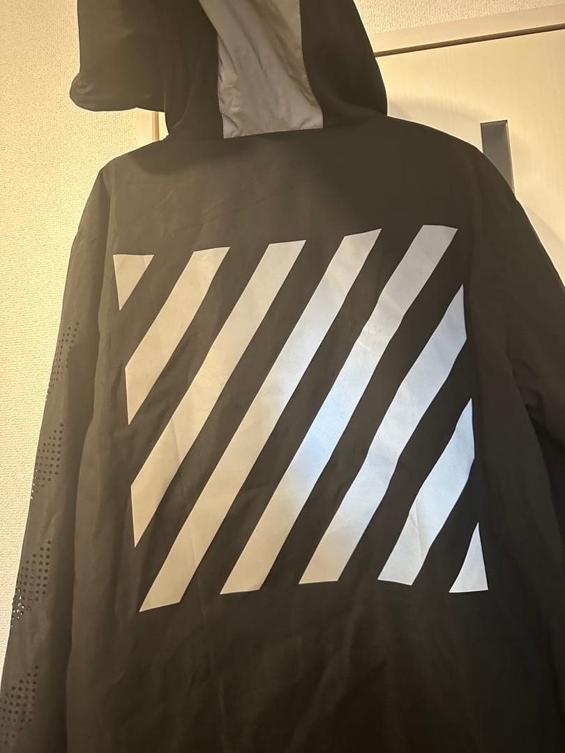 Off-White ブラック ナイロンジャケット