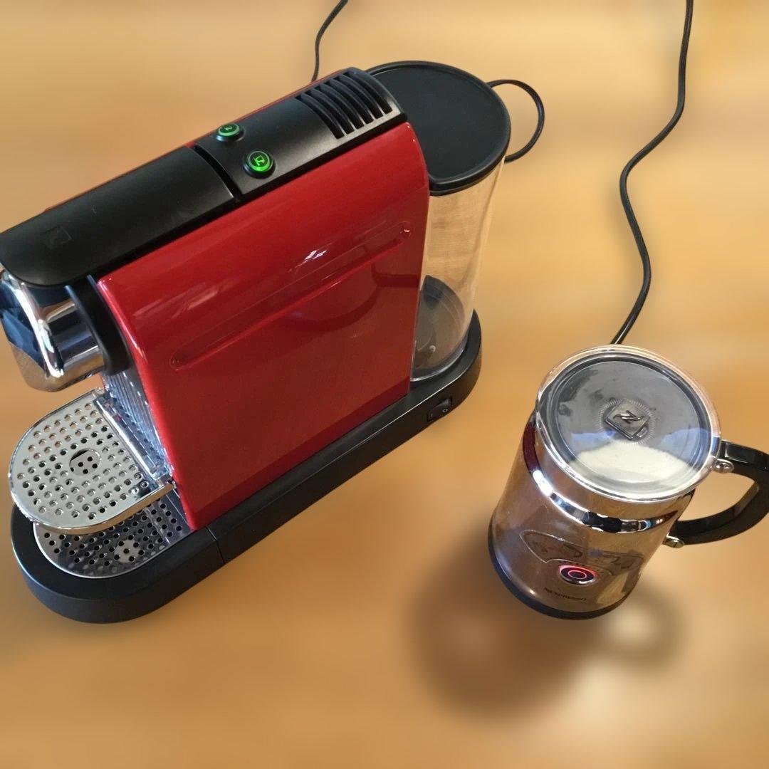 NESPRESSO（ネスプレッソ）エスプレッソマシンとミルクフォーマー2点セット