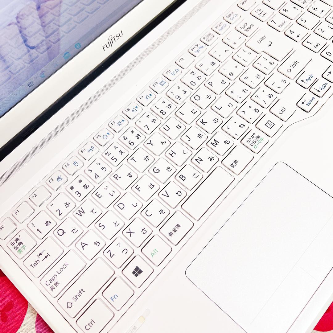 109.【メモリ8GB✨新品爆速SSD搭載❣️】カメラ付き✨ノートパソコン✨白