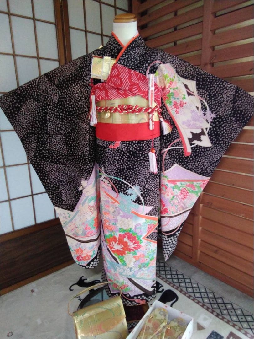 みのみのです。5歳から7歳向け・正絹・ちりめん地のお着物セット