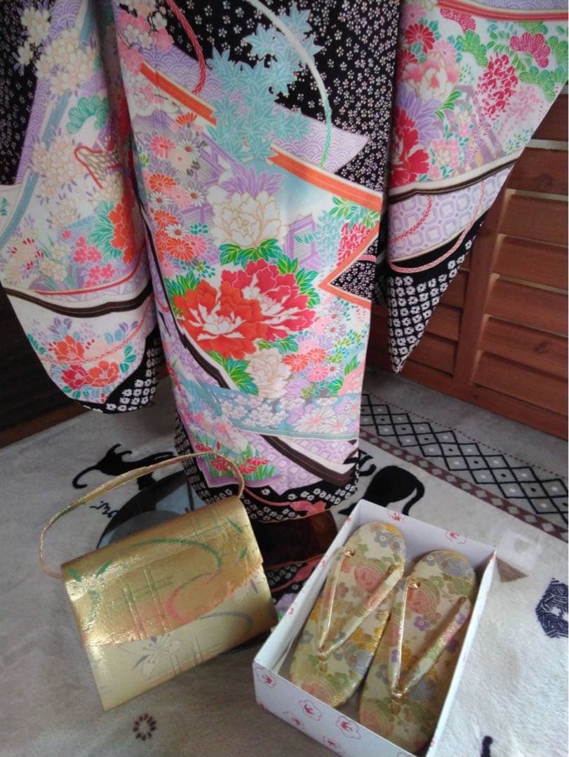 みのみのです。5歳から7歳向け・正絹・ちりめん地のお着物セット