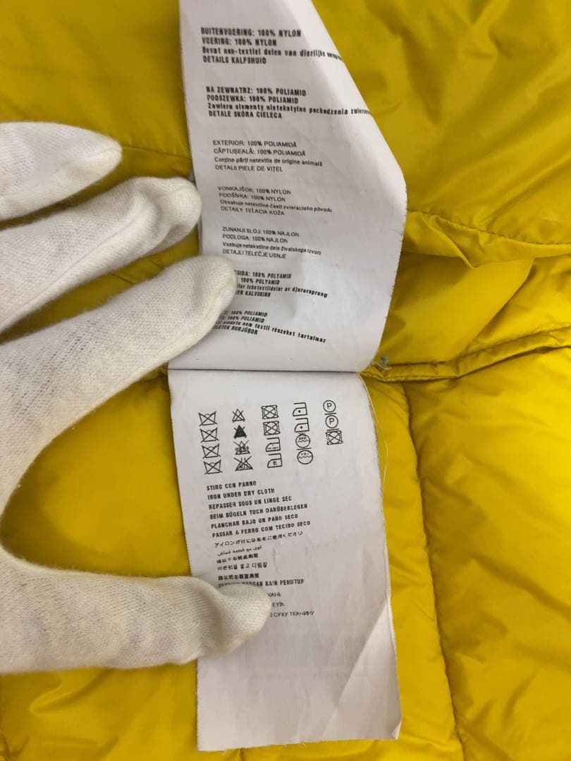 PRADA プラダ 三角ロゴ プレート ダウンベスト イエロー
