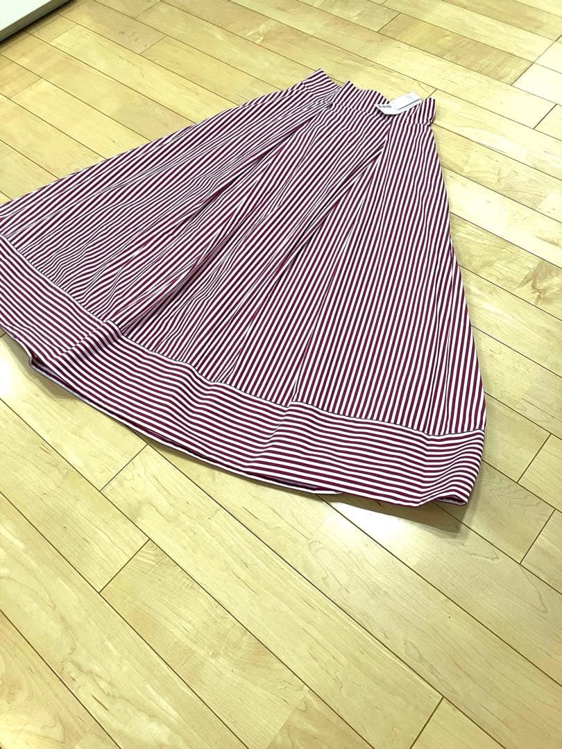【新品タグ付き】【公式完売】JENNEストライプタックスカート　L レッド