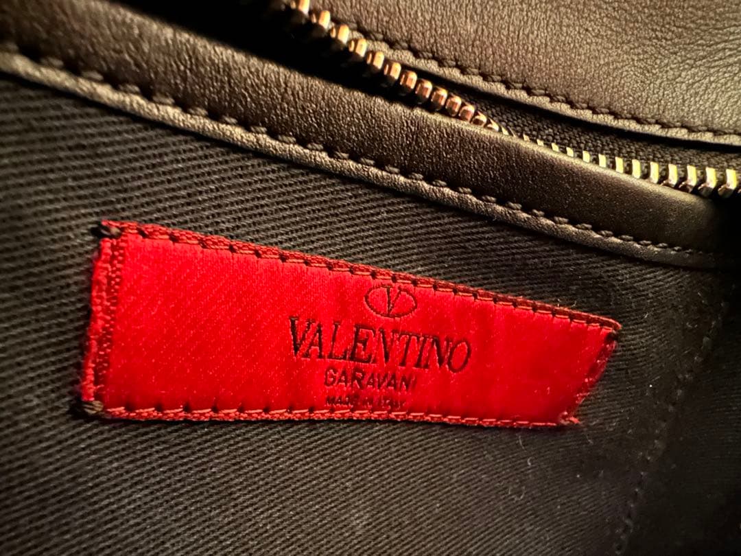 VALENTINO ブラック ハンドバッグ スタッズ付き