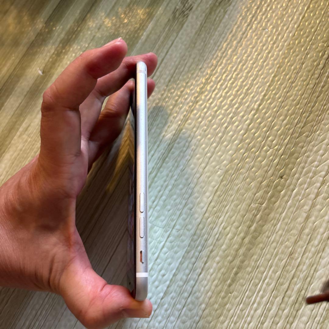 Apple iPhone SE 第2世代　本体　ホワイト　128GB