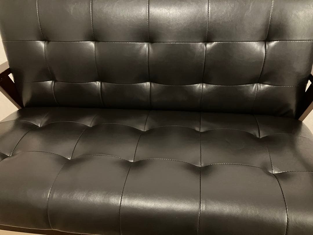 2人掛け　ソファ　黒　レザー調　ウッド。