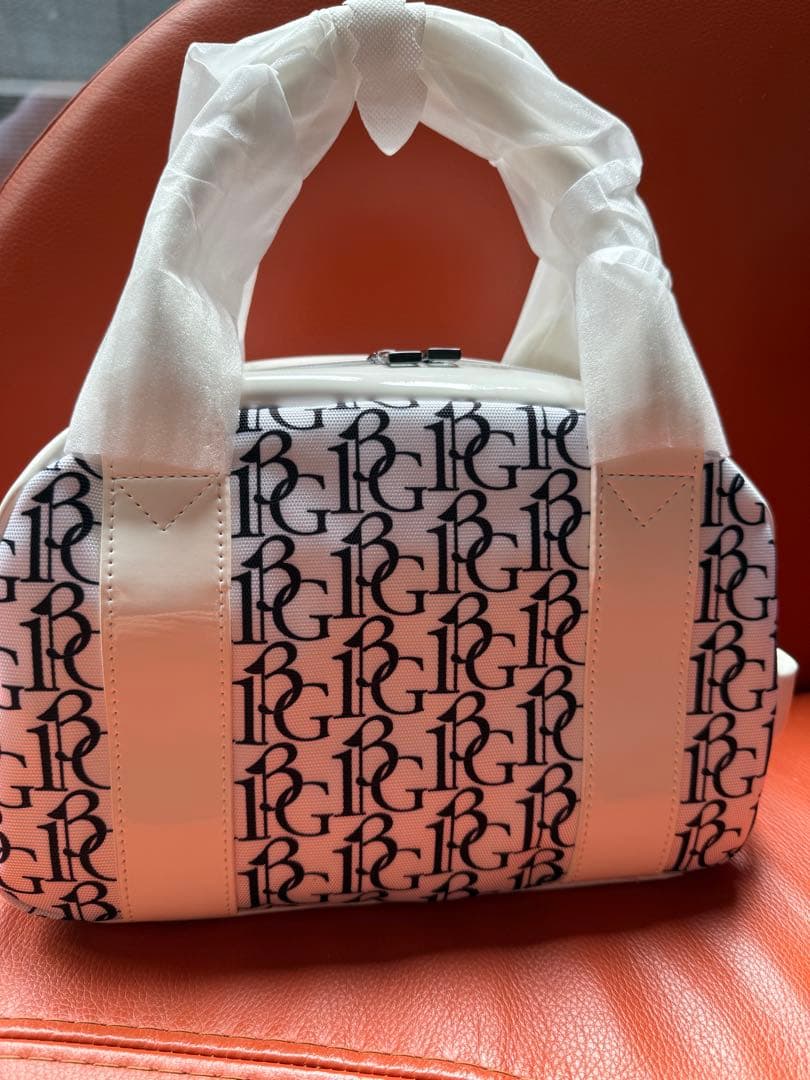 1PIU1UGUALE3 ウノピゥウノウグァーレトレ ハンドバック新品未使用