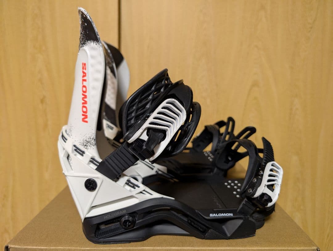 25/26 SALOMON HOLOGRAM ビンディング M SPRAYカラー