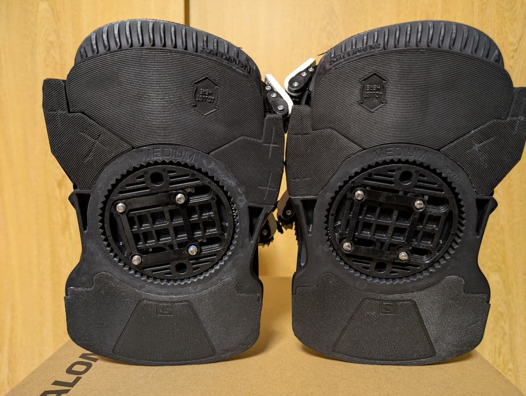 25/26 SALOMON HOLOGRAM ビンディング M SPRAYカラー