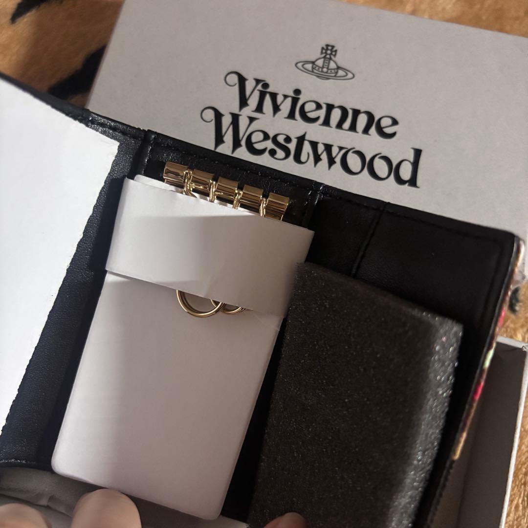 ワールド7　新品・未使用 箱付き　ヴィヴィアンウエストウッド 4連