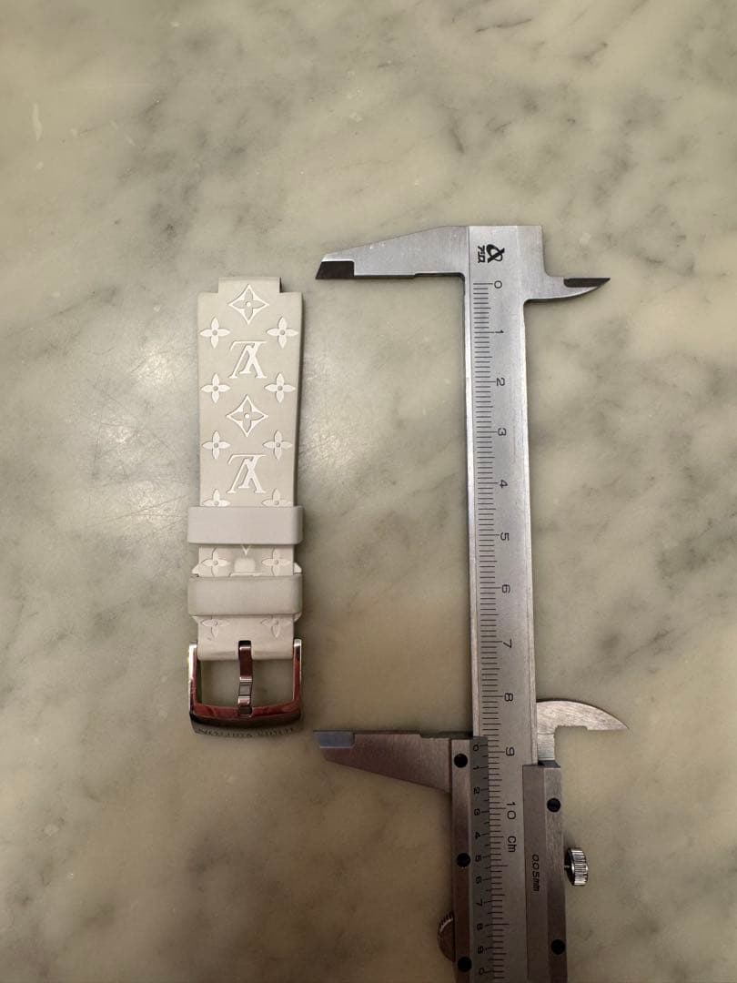 Louis Vuitton ホワイトラバーベルト