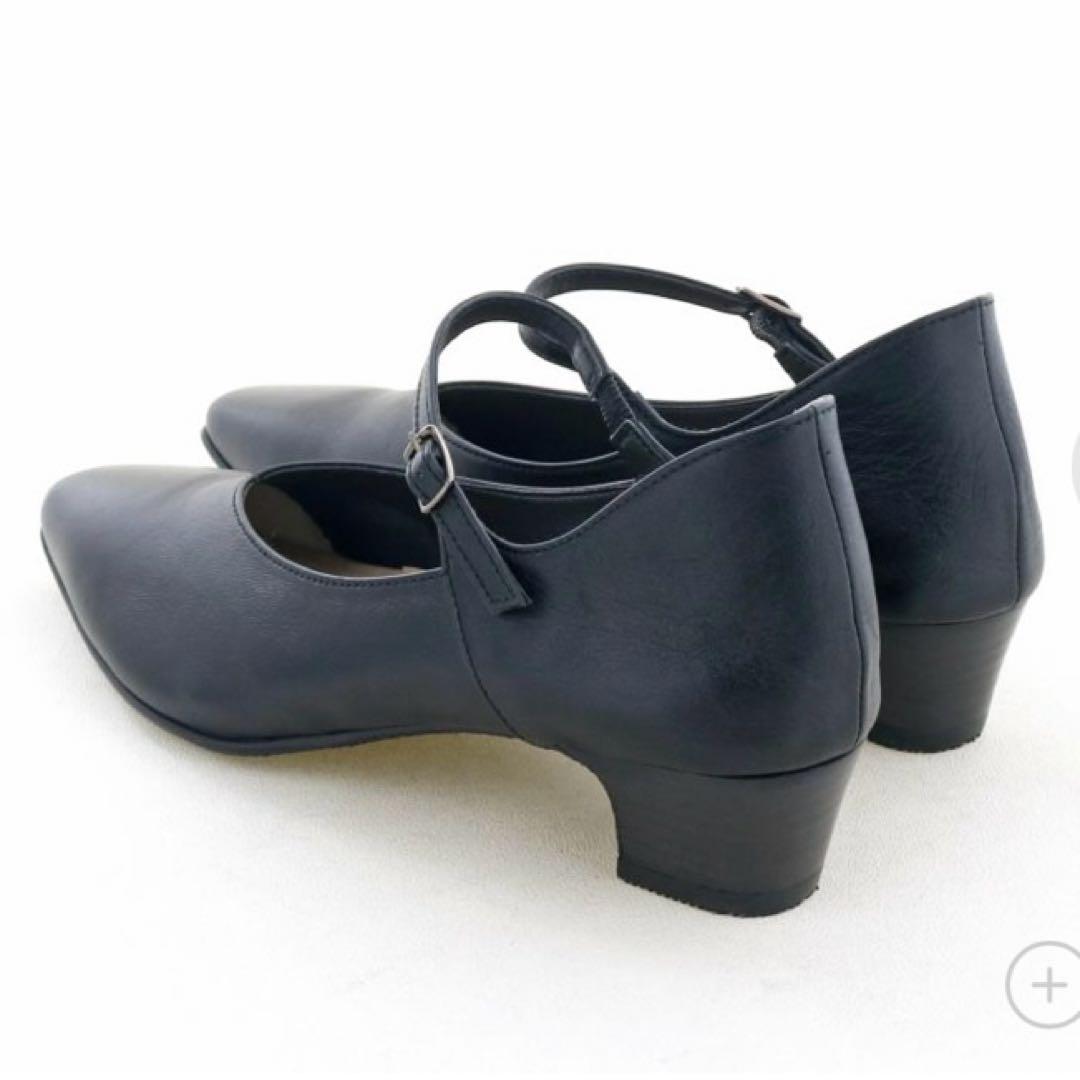 ストラップ付きブラックパンプス　あしながおじさん