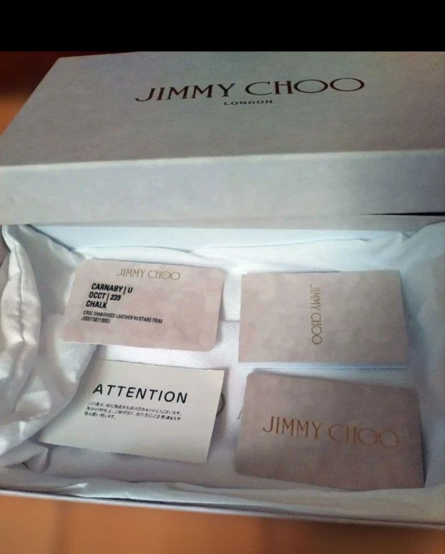 【新品】半額以下 JIMMYCHOO カーナビー長財布 プレゼント