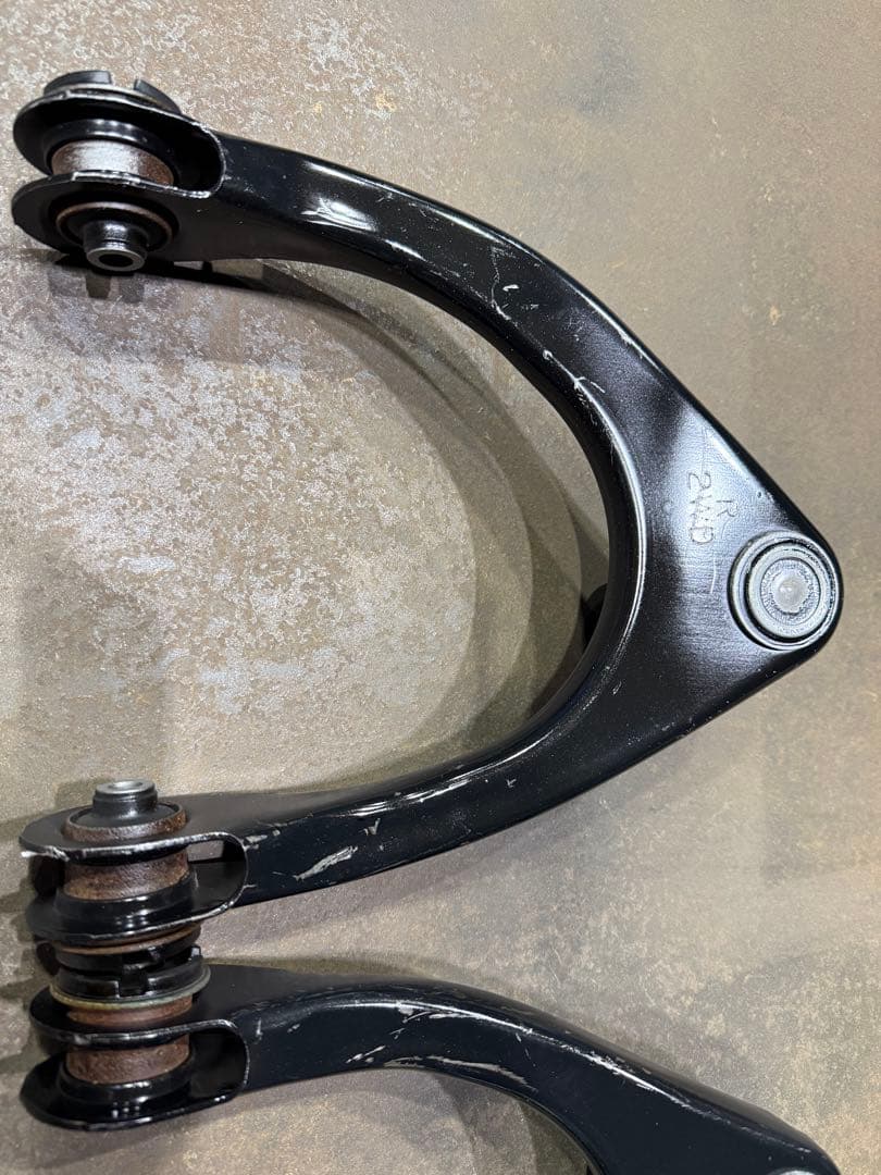 クラウンフロントアッパーアーム　左右