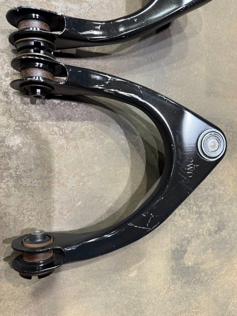 クラウンフロントアッパーアーム　左右