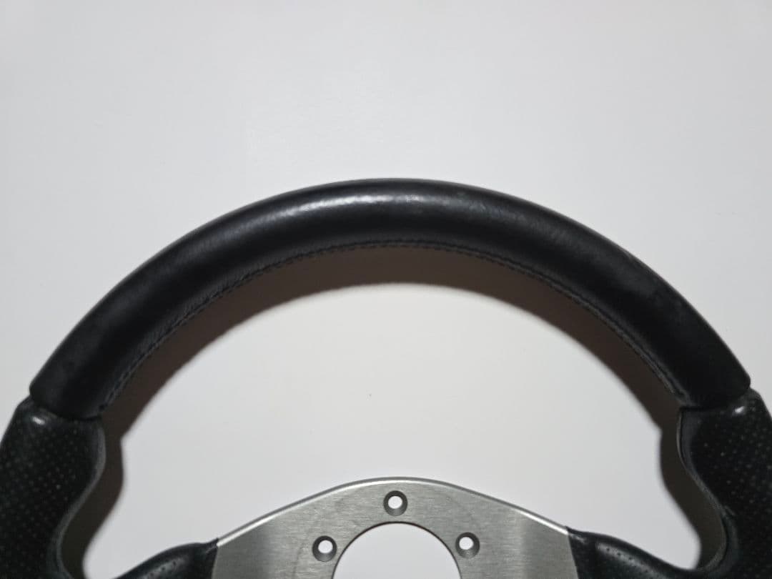 MOMO　ステアリング　MOMORACE　モモレース　32パイ　ホーンボタン付き