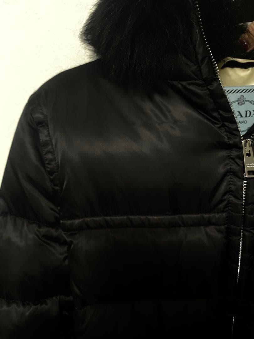 【美品】PRADA ダウンジャケット サイズ42 黒色 レディース