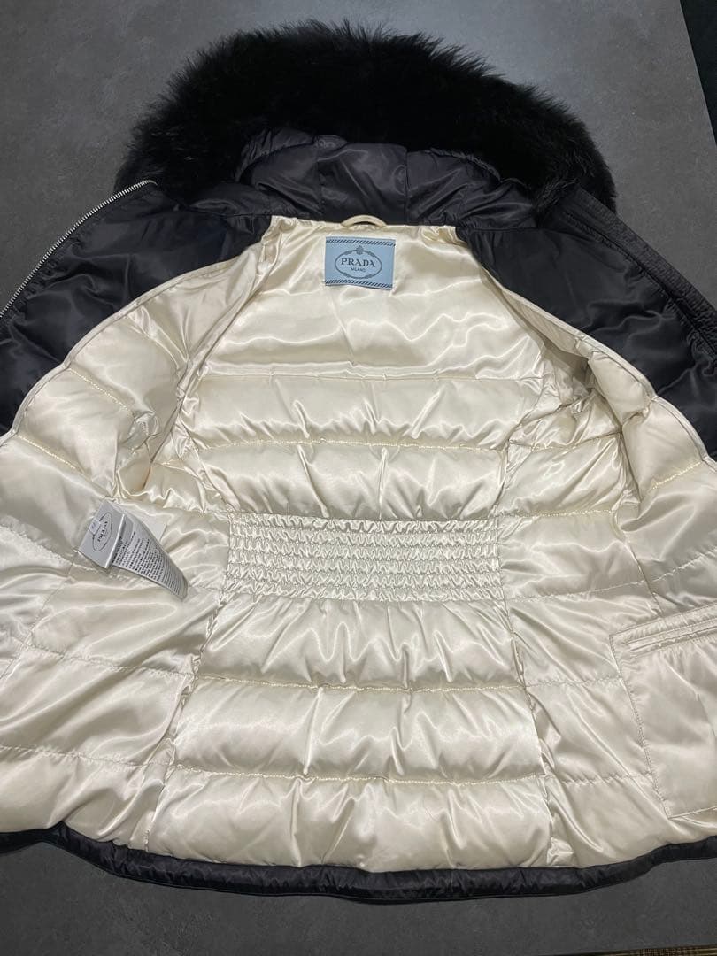 【美品】PRADA ダウンジャケット サイズ42 黒色 レディース