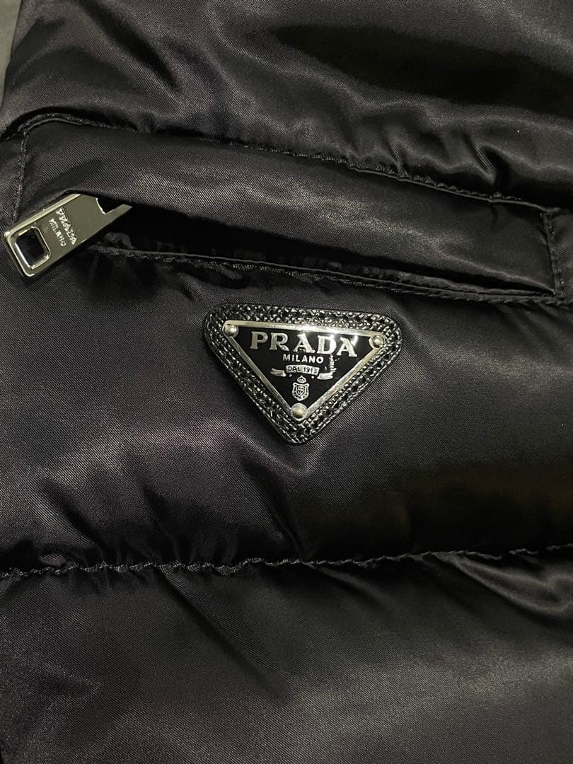 【美品】PRADA ダウンジャケット サイズ42 黒色 レディース