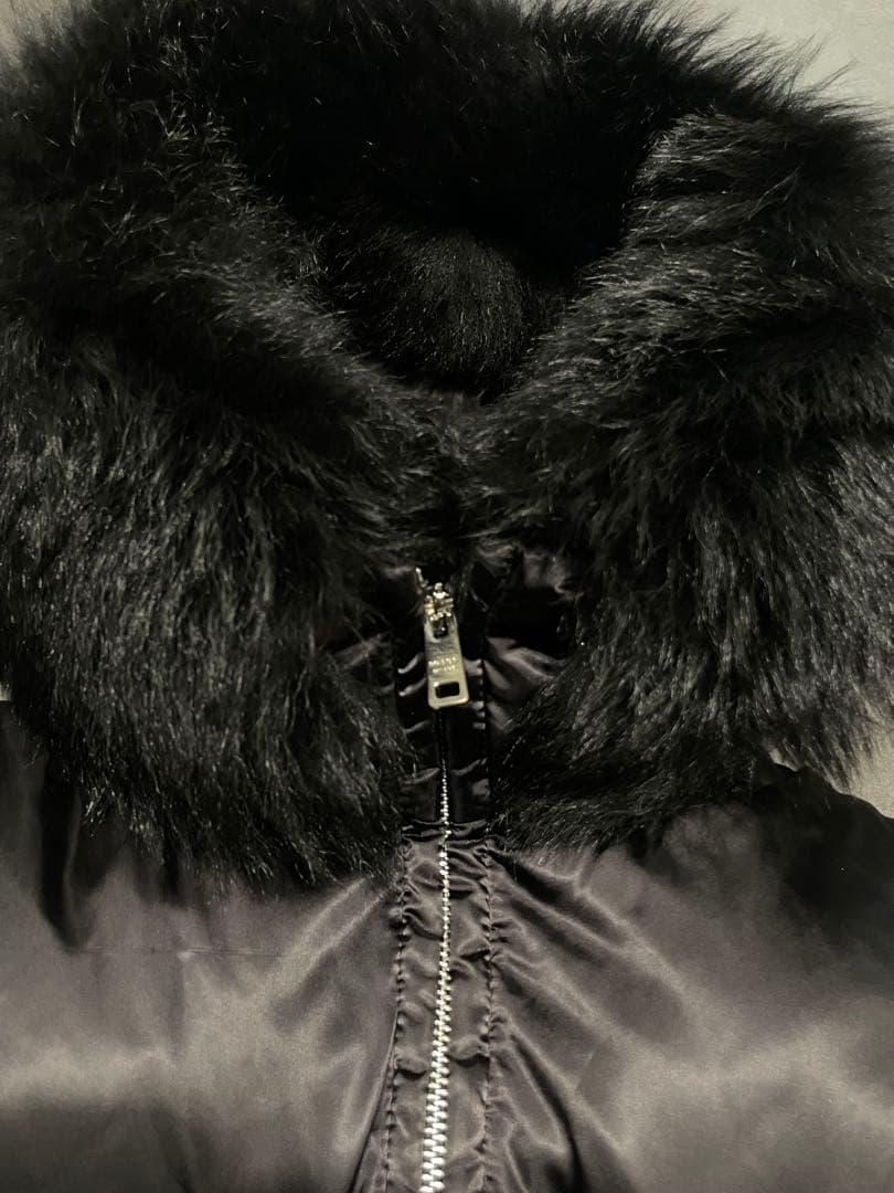 【美品】PRADA ダウンジャケット サイズ42 黒色 レディース