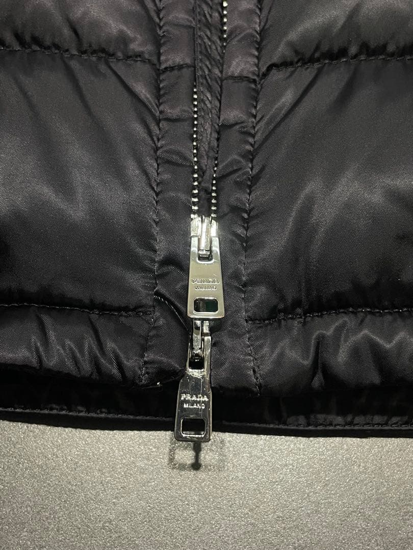 【美品】PRADA ダウンジャケット サイズ42 黒色 レディース