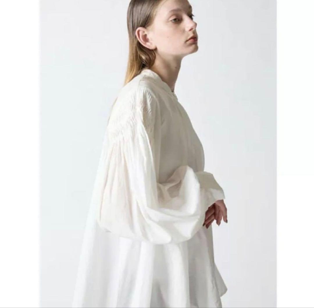 mizuiro ind ピンタックパフスリーブシャツ オフホワイト