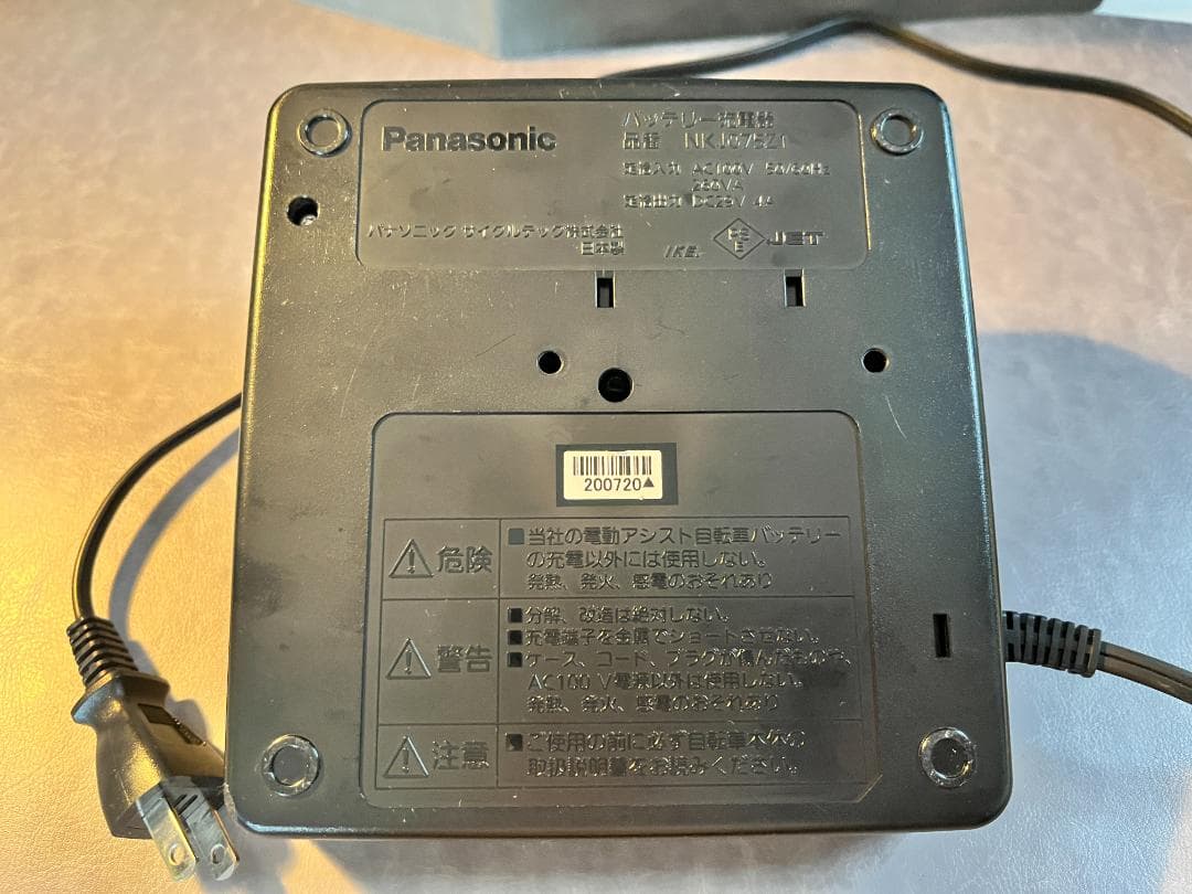 パナソニック　電動自転車バッテリー充電器　NKJ075Z1
