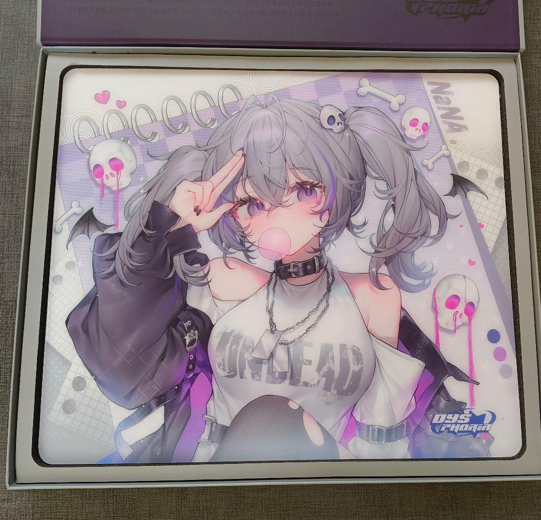 DYSPHORIA NaNA ガラスマウスパッド