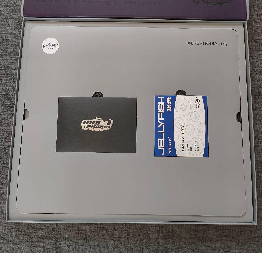 DYSPHORIA NaNA ガラスマウスパッド