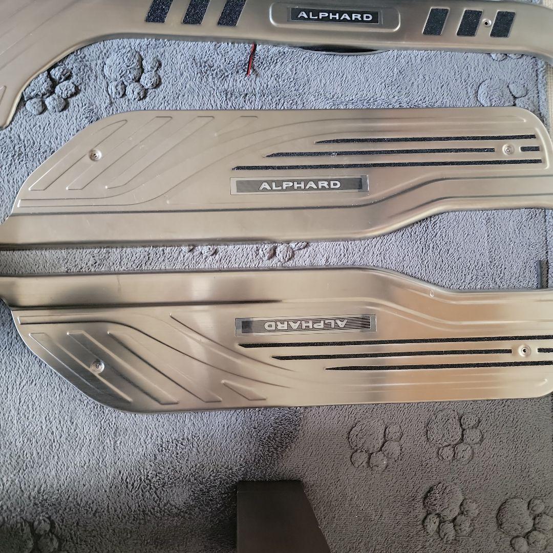 アルファード30系　スカッフプレート とドアインナーカバー