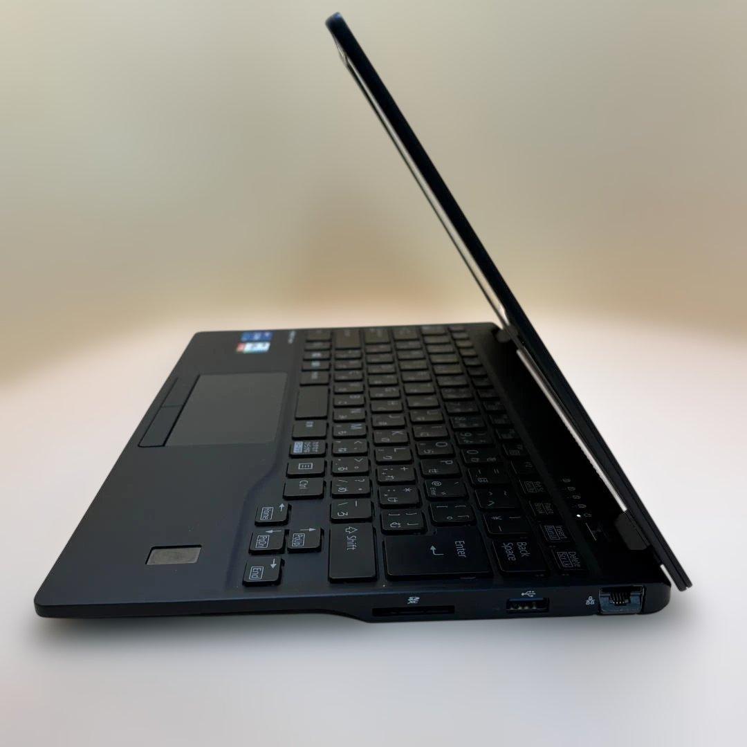 美品 富士通 高速パソコン i5第11世代 8GB SSD256GB カメラ付