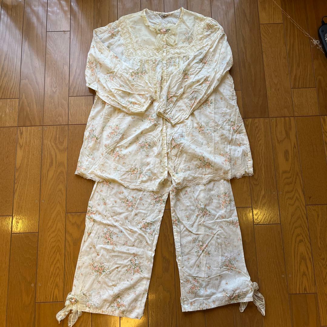 サエラアキアカネパジャマセット