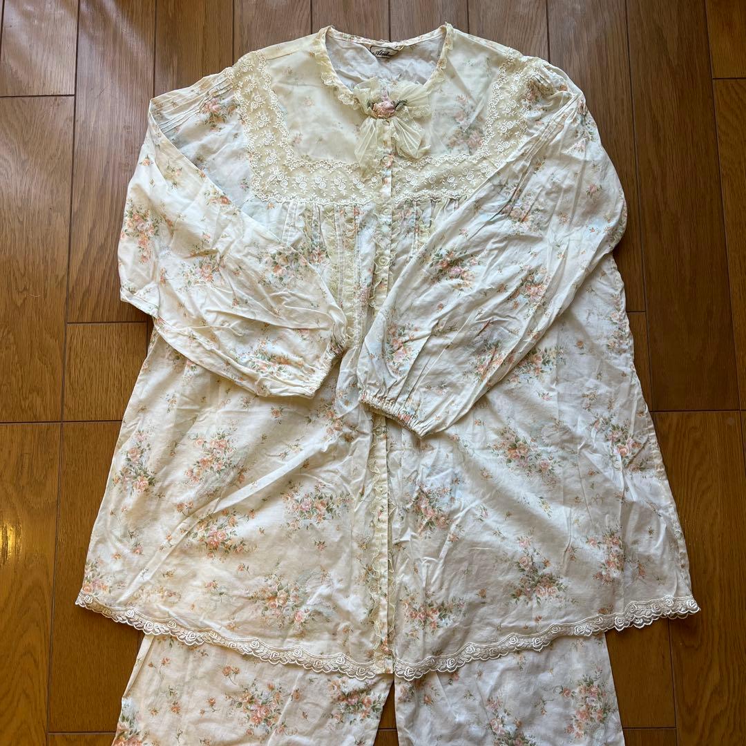 サエラアキアカネパジャマセット