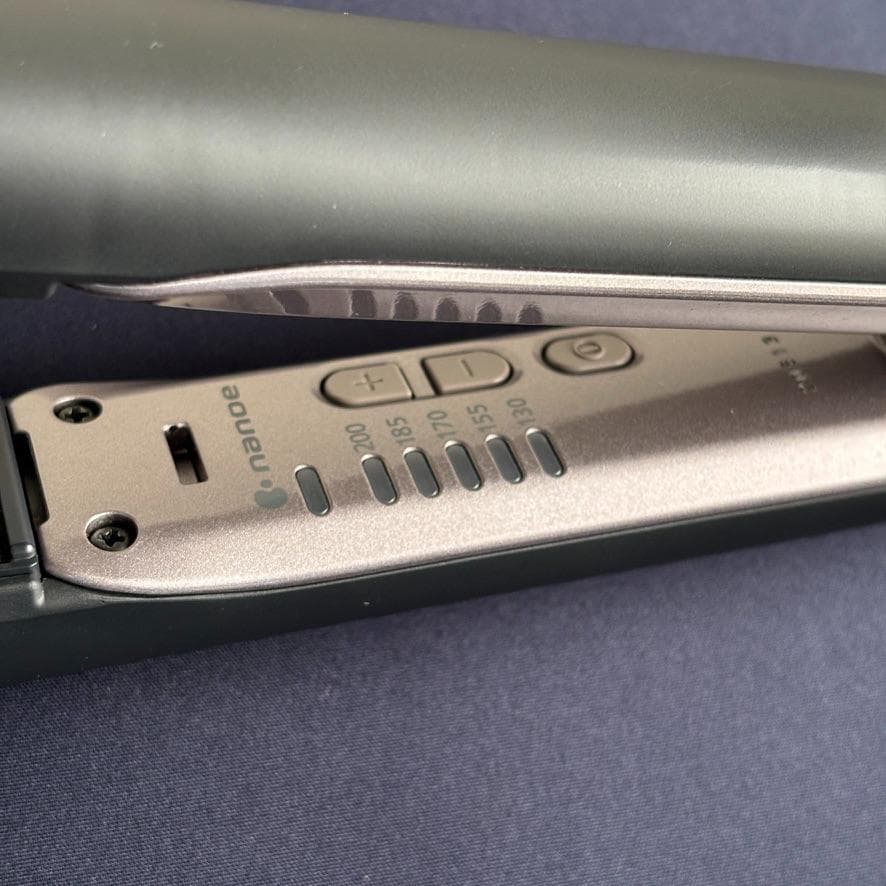 【美品・動作済】パナソニック ストレートアイロン ナノケア 黒 EH-HS9J