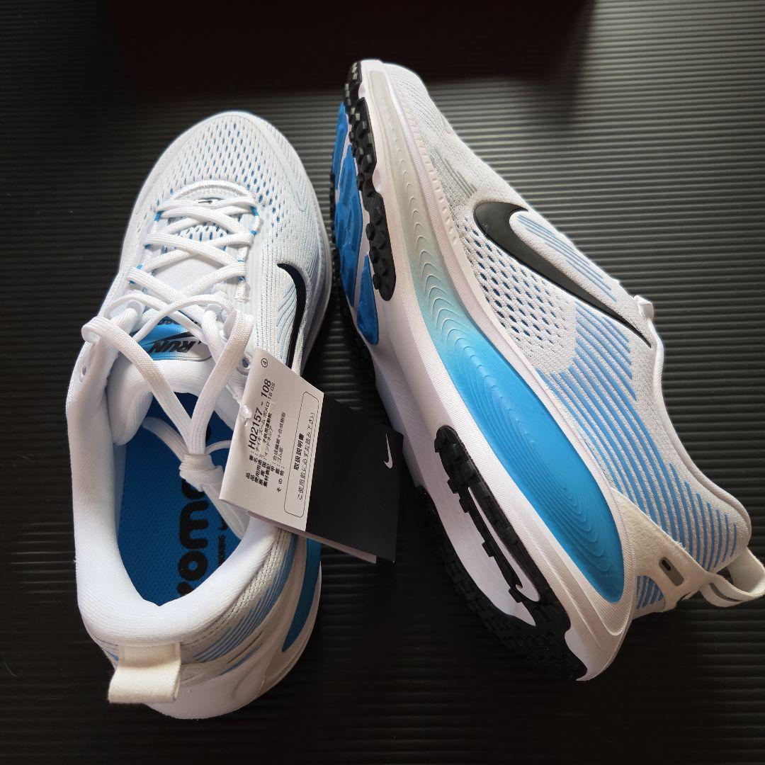 たまごアイス。未使用❗ナイキ VOMERO 18 (GS) 24cm