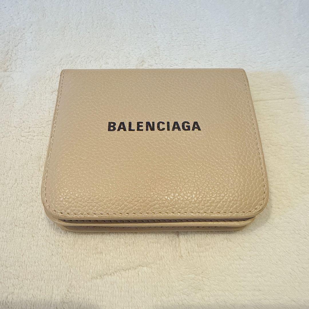 バレンシアガ　二つ折り財布　ベージュ