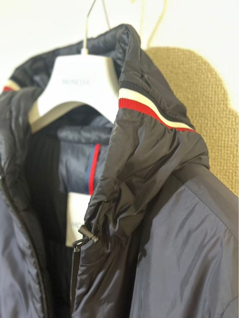 美品　MONCLER ネイビー ダウンジャケット フード付き
